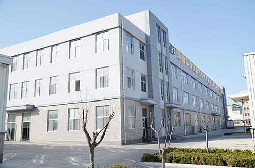 公司本著以人為本、誠(chéng)信待人的理念，培養(yǎng)造就了一批專業(yè)人員